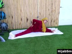 Muslim girl in hijab cheats on husband with personal trainer