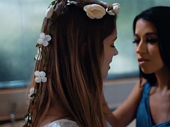 Gros seins, Mariée, Plantureuse, Lesbienne, Maigrichonne