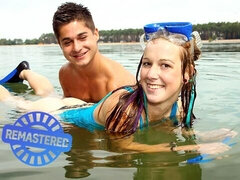 18 jaar, Strand, Pijpbeurt, Genootschap, Natuurlijke tieten, Buiten, Tiener, Tieten likken