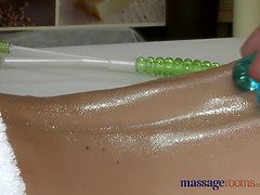 Mamada, Morena, Corridas faciales, Penetracion con dedos, Masaje, Orgasmo, Tímido, Chorro