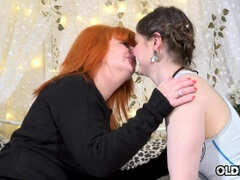 Rondelette, Mignonne, Grossier, Grosse, Mamie, Lesbienne, Mature, Nénés