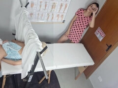 Ruiva Gostosa In Stepmother Takes Stepdaughter To The Gynecologist!