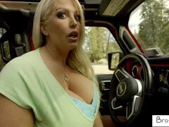 Gros cul, Gros seins, Blonde, Sucer une bite, Éjaculation interne, Famille, De plein air, Chevaucher