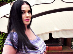 Tetas grandes, Morena, Tetona, Pezones, Al aire libre, Solo