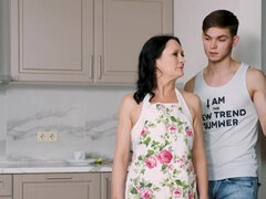 Geweldig, Bondage discipline sadomasochisme, Grote mammen, Pijpbeurt, Oudere vrouw, Hondjeshouding, Hardcore, Hangende tieten