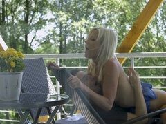 Blond, Hongaars, Likken, Masseren, Natuurlijke tieten, Buiten, Doordringend, Vrouw