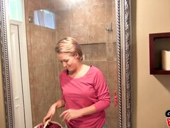 お尻, 浴室, ブロンド, 浮気者, なめる, ピアス, ハメ撮り, オマンコ