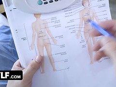 Grote kont, Pijpbeurt, Bedriegen, Sperma in gezicht, Handbeurt, Likken, Stiefmoeder, Taboe