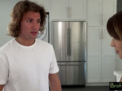 Bratty Sis - To StepSis "I'm not obsessed with your camel toe! I'm a tits guy!" S20:E1