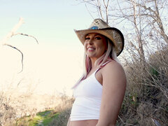 Kinky country girl getting her shaved pussy dicked