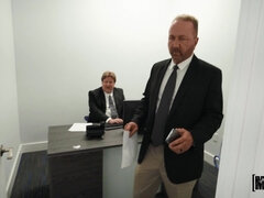 Брюнетки, Грудастые, Каблуки, Милф, Мамочка, В офисе, На публике, Юбки