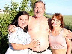 Grosser arsch, Grosser schwanz, Grosse titten, Blasen, Hundestellung, Milf, Orgie, Im freien