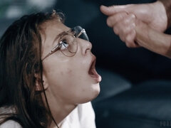 Mamada, Morena, Corridas, Corridas faciales, Gafas, Adolescente