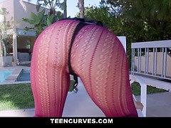Gros cul, Gros seins, Brunette brune, Homme nu et filles habillées, Queue, Hard, Hd, Adolescente
