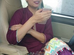 18 ans, Voiture, Indienne, Masturbation, De plein air, Petite femme, Public, Séduite
