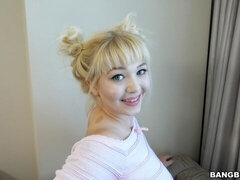 Gros cul, Blonde, Sucer une bite, En levrette, Branlette thaïlandaise, Mère que j'aimerais baiser, Rasée, Dénudage