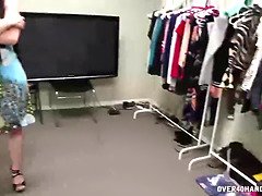 Grote mammen, Bruinharig, Oudere vrouw, Handbeurt, Masturbatie, Moeder die ik wil neuken, Natuurlijke tieten, Gezichtspunt