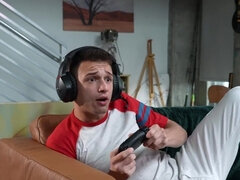 Grosser schwanz, Blasen, Braunhaarige, Kehlenfick, Schwanz, Handjob, Zierlich, Arsch lecken