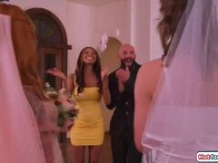 Анальный секс, Большие сиськи, Невеста, Глубокая глотка, Черненькие, Трансы, Страпон, Втроем