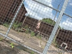 Grosse titten, Frau, Reif, Milf, Im freien, Pissen, Solo, Strümpfe