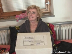 Enthousiasteling, Blond, Pijpbeurt, Omie, Moeder, Kut duiken, Mager, Trio