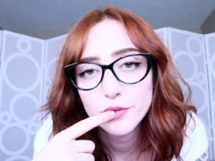 Pissing masturbating babe solo toy play