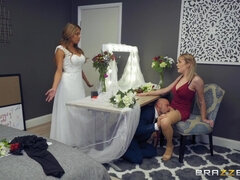 Lieveling, Grote kont, Grote mammen, Blond, Pijpbeurt, Likken, Moeder die ik wil neuken, Kut duiken