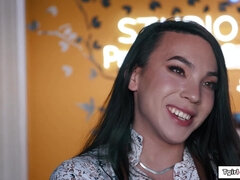 In den arsch, Asiatisch, Arsch, Kehlenfick, Handjob, Interrassisch, Transfrau, Titten