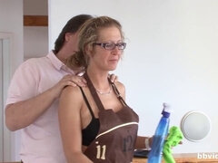 素人, フェラチオ, エロ熟女, 指いじり, 人妻の, キッチン, 淫乱熟女, 剃毛