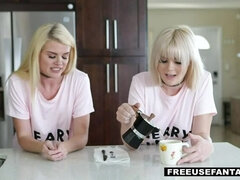 Blond, Pijpbeurt, Hardcore, Zoenen, Keuken, Likken, Rijden, Rok