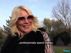 Garce, Noire, Blonde, Sucer une bite, Mature, Argent, Public, Jarretelles