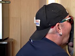 Grote lul, Pijpbeurt, Vriendje, Sperma in mond, Homo, Muurgat, Masturbatie, Zuigen