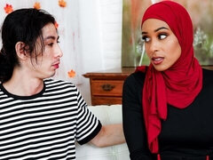 Gros cul, Grosse bite, Gros seins, Sucer une bite, En levrette, Noir ébène, Petite amie, Maigrichonne