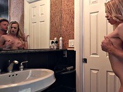 Cuarto de baño, Rubia, Novia