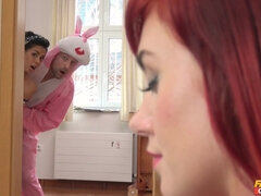 Lécher le cul, Bottes, Brunette brune, Faciale, Poilue, Domestique, Chatte, Adolescente