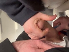 Blasen, Paar, Sperma im mund, Deutsch, Handjob, Pov, Öffentlich, Schlucken