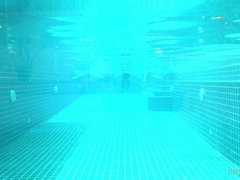 Gros seins, Brunette brune, Gothique, Mamelons, Petite femme, Piercing, Rasée, Grande