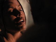 Lécher le cul, Gros cul, Grosse bite, Gros seins, Brunette brune, Hard, Gicler, Plan cul à trois