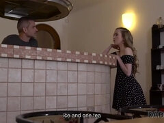 Enthousiasteling, Blond, Gevangen, Sperma, Daddy, Hd, Tiener, Tieten likken