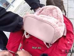 Blasen, Handjob, Mann mann frau, Polizei, Rau, Jungendliche (18+), Flotter dreier, Titten