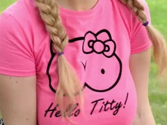 Tetas grandes, Británico, Tetona, Hd, Tetas naturales, Al aire libre, Público, Chupando