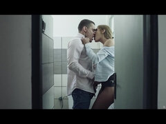 В офисе