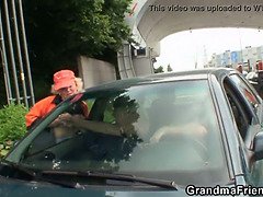 Picked up hot grandma gets DP in the fileds