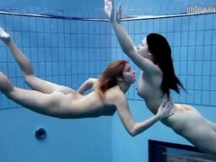 Leie, Braunhaarige, Tschechisch, Im freien, Pool, Öffentlich, Erotischer film, Unter wasser
