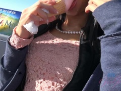 Enthousiasteling, Flashing, Vriendin, Latijnse vrouw, Klein, Mager, Spaans, Tieten likken