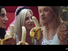 Blondine, Braut, Braunhaarige, Gruppe, Hd, Lesbisch, Party, Öffentlich
