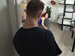 18 летние, Большой член, Минет, Семяизвержение, Сперма на лице, Два парня и девушка, Студентка, Молоденькие