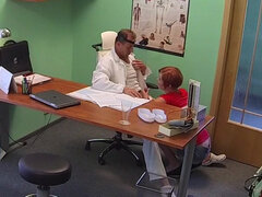 Leie, Blasen, Arzt, Lecken, Krankenschwester, Büro, Muschi, Rotschopf