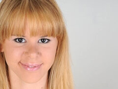 Gros cul, Grosse bite, Gros seins, Blonde, Sucer une bite, Masturbation, Maigrichonne, Adolescente