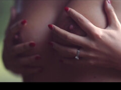 Tetas grandes, Morena, Europeo, Lesbiana, Lamidas, Al aire libre, Coño